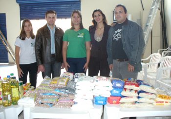 Direito entrega alimentos ao Projeto Bethel Mão Amiga